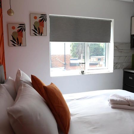 Cb Stays - Private Rooms With Ensuite And Kitchenette In Питерборо Екстериор снимка