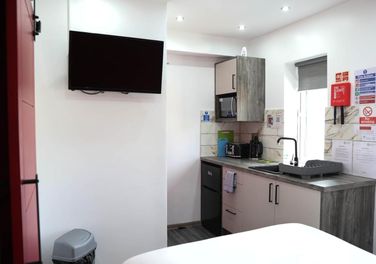 Cb Stays - Private Rooms With Ensuite And Kitchenette In Питерборо Екстериор снимка
