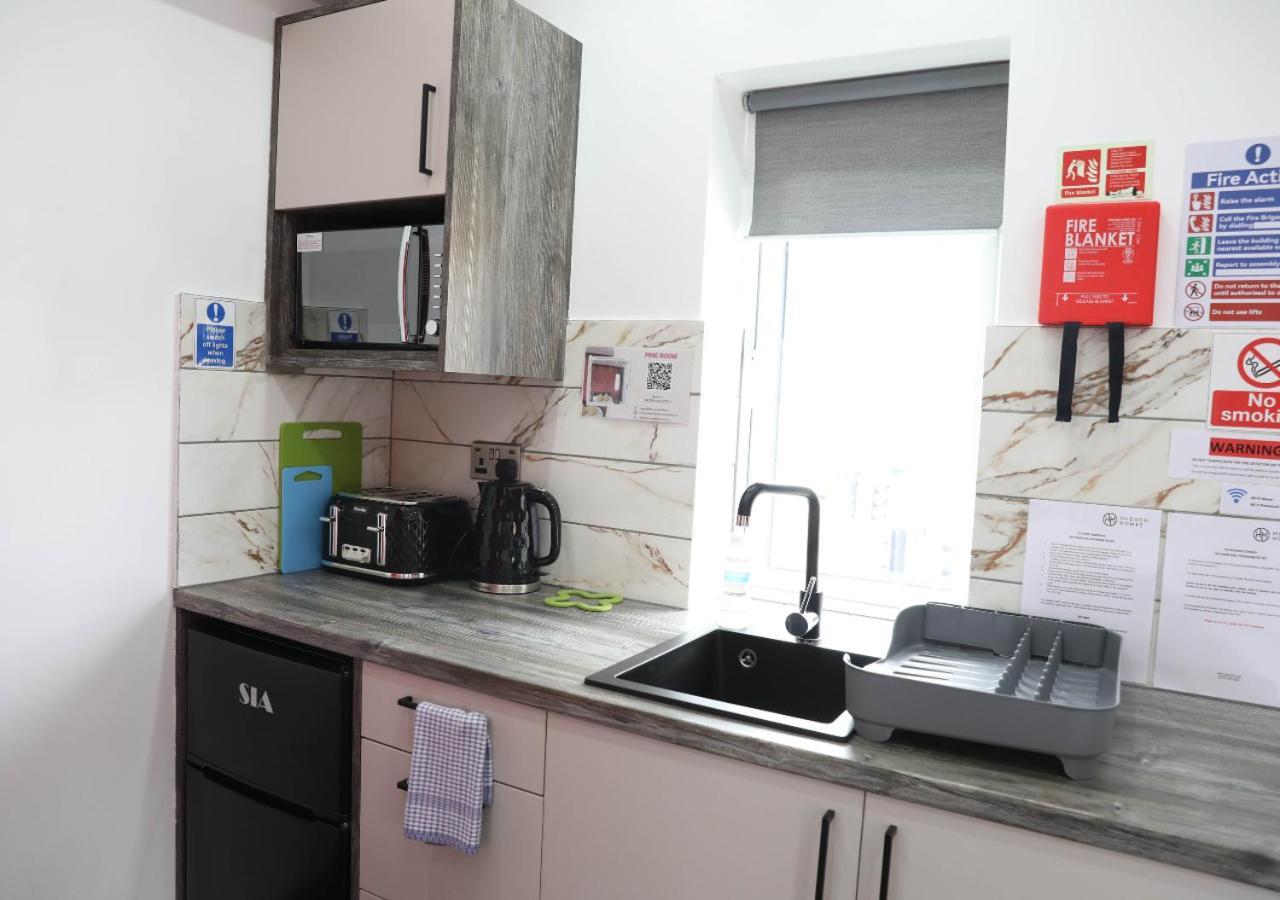 Cb Stays - Private Rooms With Ensuite And Kitchenette In Питерборо Екстериор снимка