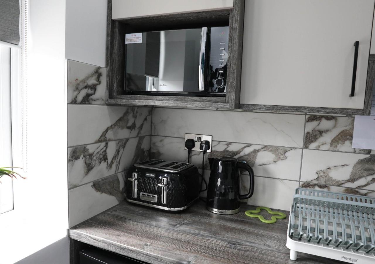 Cb Stays - Private Rooms With Ensuite And Kitchenette In Питерборо Екстериор снимка