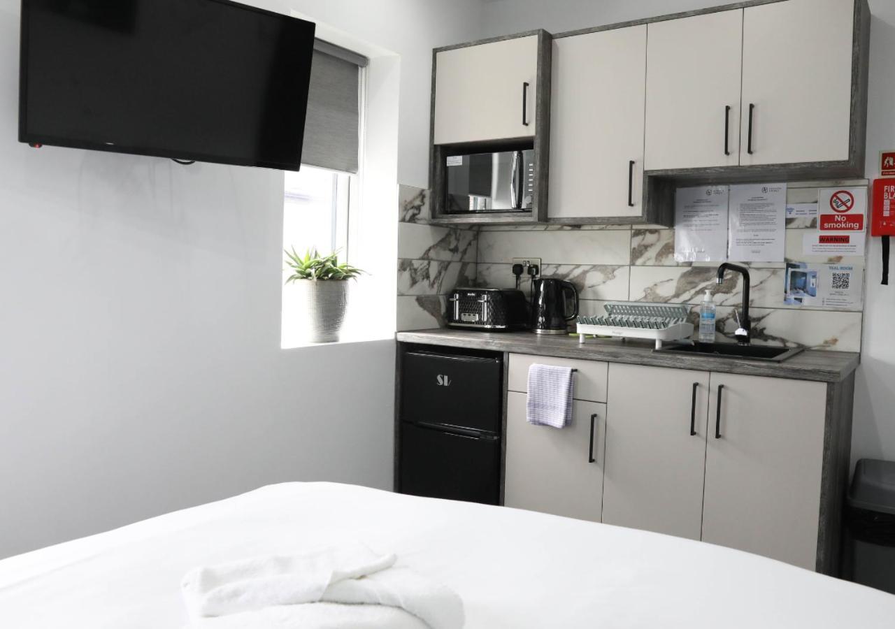 Cb Stays - Private Rooms With Ensuite And Kitchenette In Питерборо Екстериор снимка