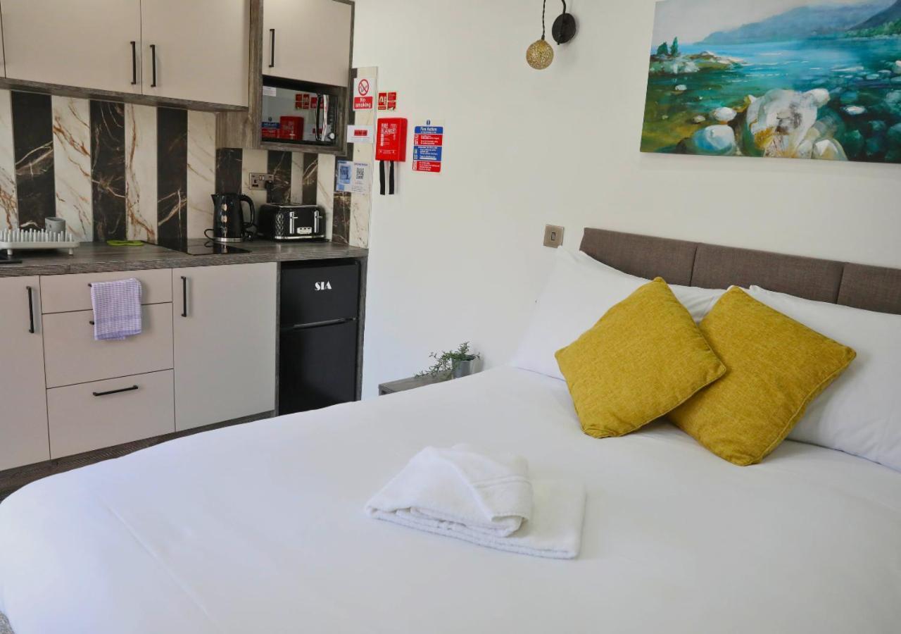 Cb Stays - Private Rooms With Ensuite And Kitchenette In Питерборо Екстериор снимка